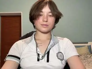 Adrienemartire  live sex cam