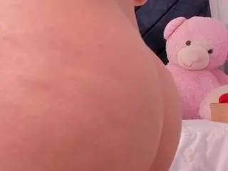 Khloecutee  live sex cam