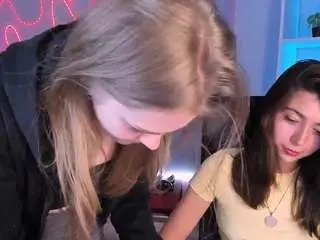 Kitniss-dreamy  live sex cam