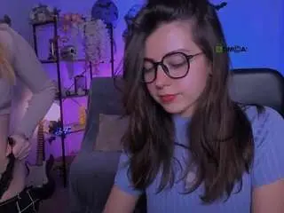 Kitniss-dreamy  live sex cam