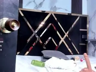 Sara-tompsonn  live sex cam