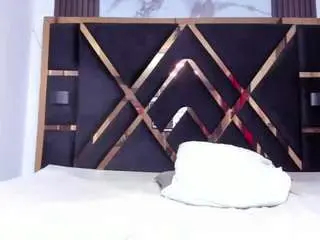Sara-tompsonn  live sex cam