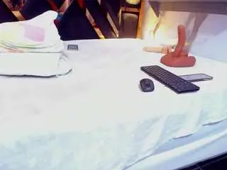 Sara-tompsonn  live sex cam