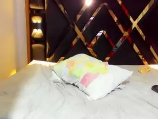 Sara-tompsonn  live sex cam