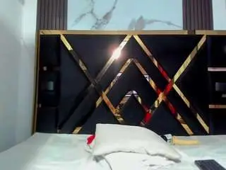 Sara-tompsonn  live sex cam