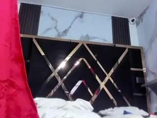 Sara-tompsonn  live sex cam