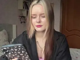 Lynettehuebschman  live sex cam