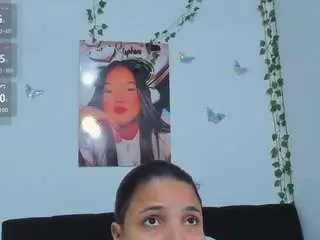 Sara-mia  live sex cam