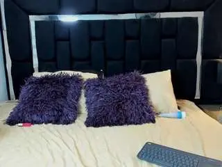 Tiiana-moon  live sex cam