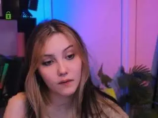 Luna-tin  live sex cam