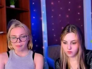 Luna-tin  live sex cam