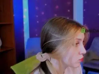 Luna-tin  live sex cam