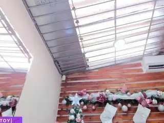 Meganslaves  live sex cam