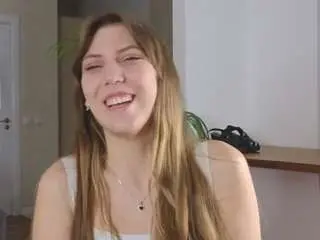 Deloisehelfert  live sex cam