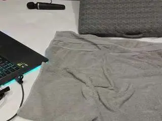 Hornymommy38  live sex cam