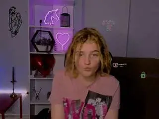 Miss-toxic69  live sex cam