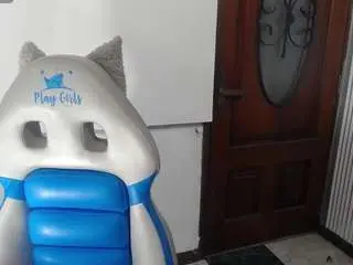 Babyschoolgiirl  live sex cam