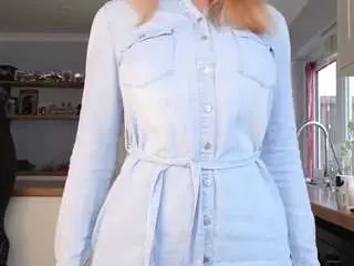 Stripmequick  live sex cam