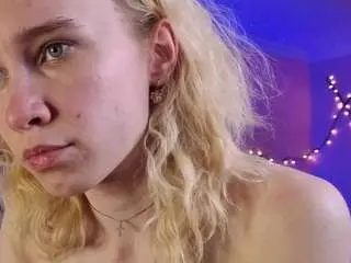 Sue-holland  live sex cam