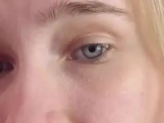 Sue-holland  live sex cam