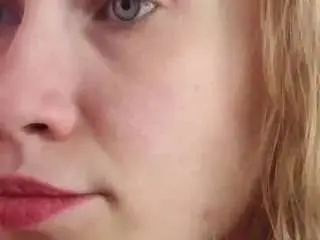 Sue-holland  live sex cam