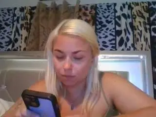 Winniewhimsical  live sex cam