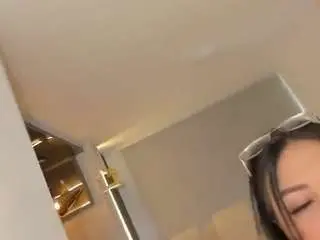 Mia-robert1  live sex cam