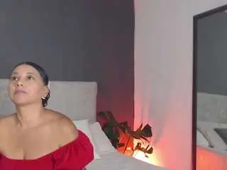 Reina-mature  live sex cam