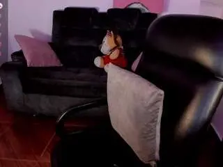Chloe-bluexx  live sex cam