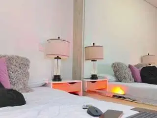 Loribauer  live sex cam