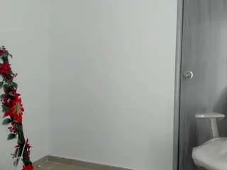 Brunettee-1  live sex cam