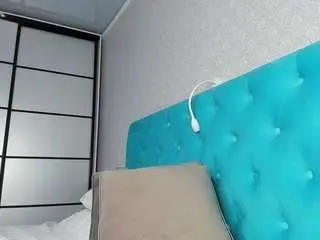 Naughtyblondex  live sex cam