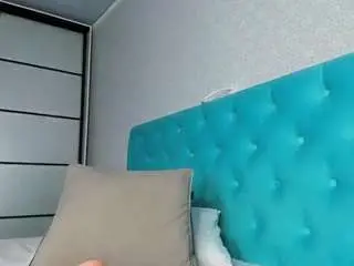 Naughtyblondex  live sex cam