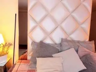 Diva-curvi  live sex cam