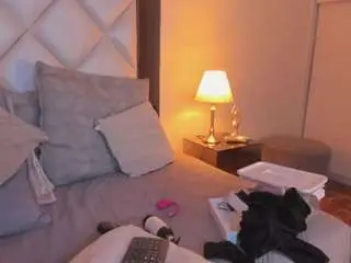 Diva-curvi  live sex cam