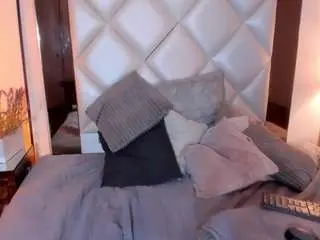 Diva-curvi  live sex cam