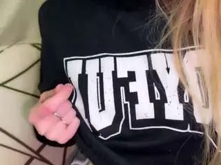 Juliamiraclee  live sex cam