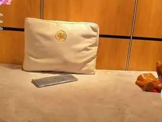 Adela-chase  live sex cam