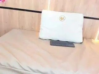 Adela-chase  live sex cam