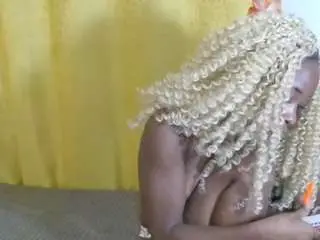 Puffyshanti  live sex cam