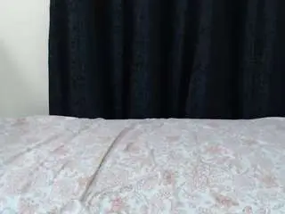 Puffyshanti  live sex cam