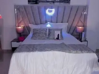 Issi-loren  live sex cam