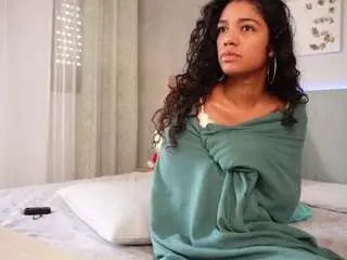 Naughtykiara  live sex cam