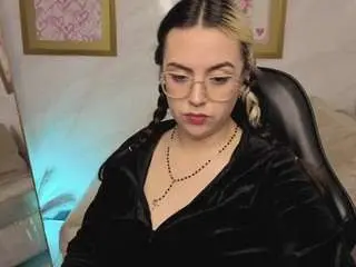 Hela-v  live sex cam