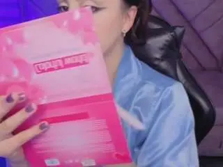 Hela-v  live sex cam
