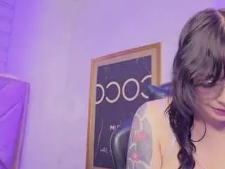 Hela-v  live sex cam
