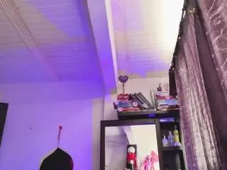 Hela-v  live sex cam
