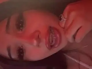 Prettymeowxx  live sex cam