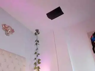 Isabella-flowers  live sex cam