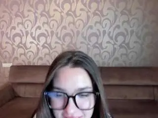 Maxiedyess  live sex cam